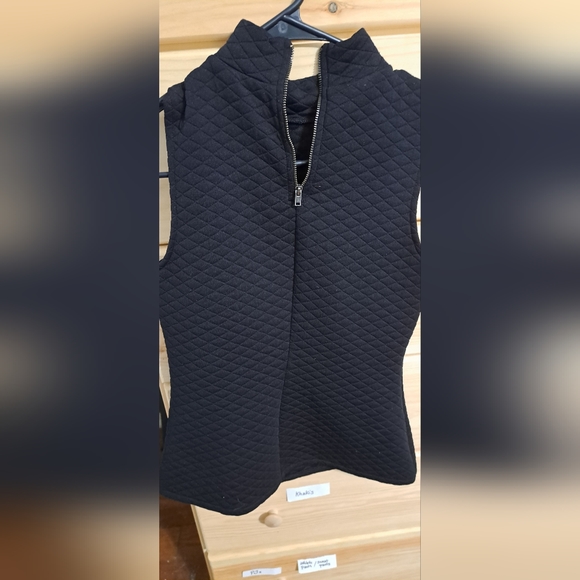 Black quilted vest - Picture 2 of 3